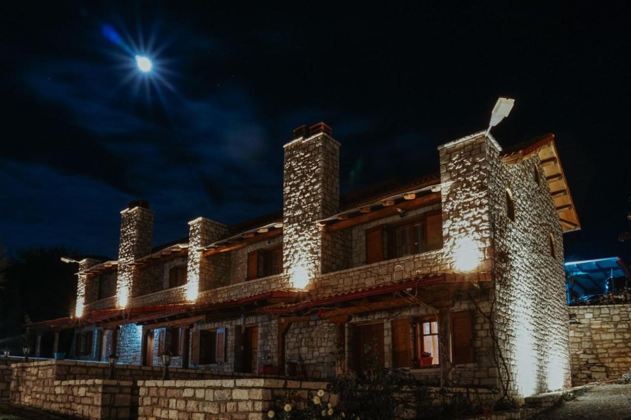 Ferienwohnung Mezonetes Helmos Ano Lousoi Exterior foto
