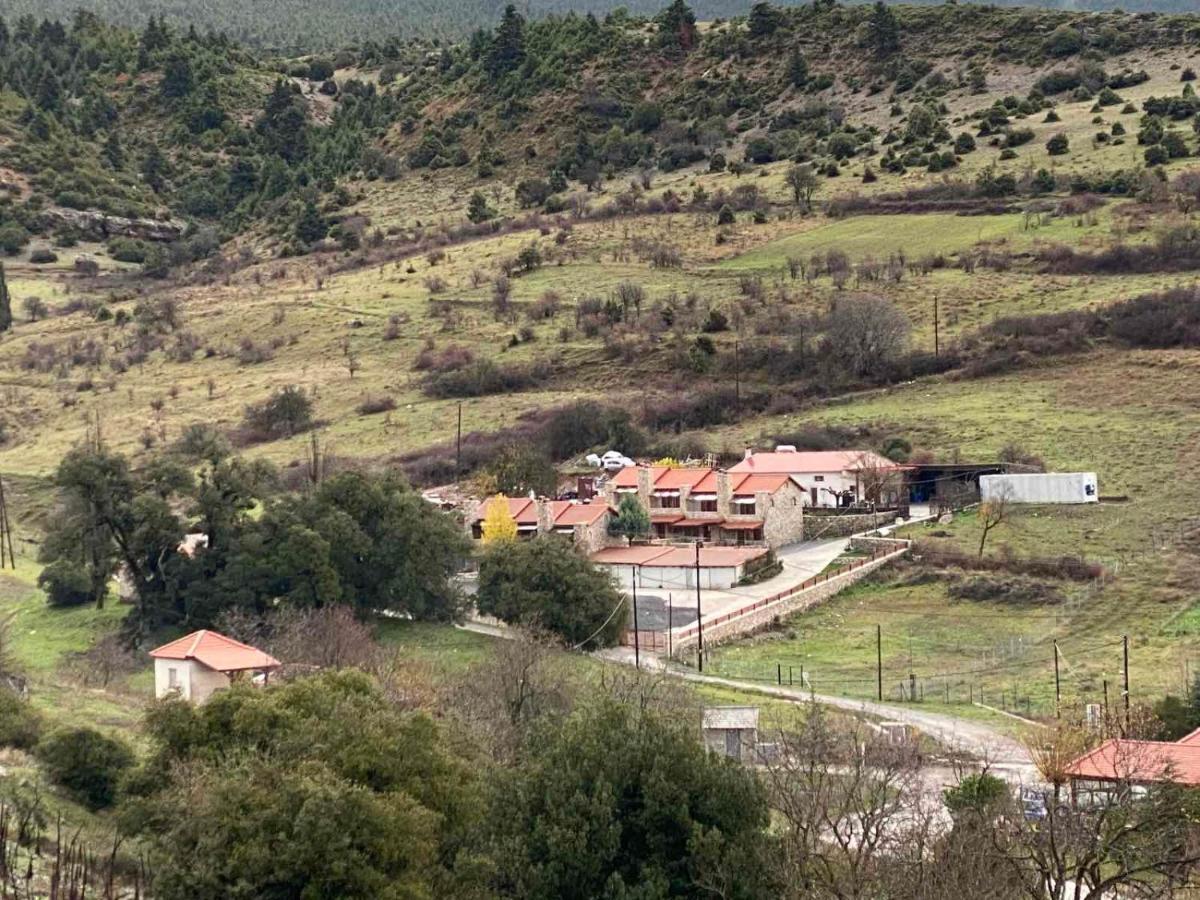 Ferienwohnung Mezonetes Helmos Ano Lousoi Exterior foto