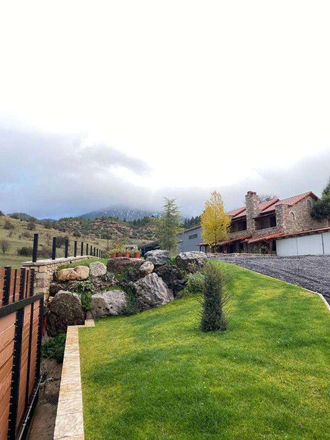 Ferienwohnung Mezonetes Helmos Ano Lousoi Exterior foto