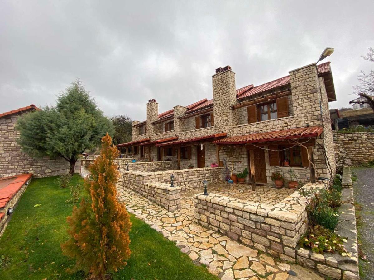 Ferienwohnung Mezonetes Helmos Ano Lousoi Exterior foto