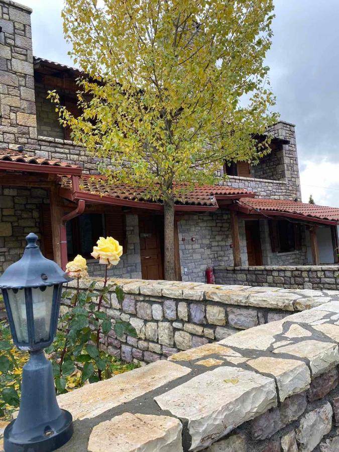 Ferienwohnung Mezonetes Helmos Ano Lousoi Exterior foto