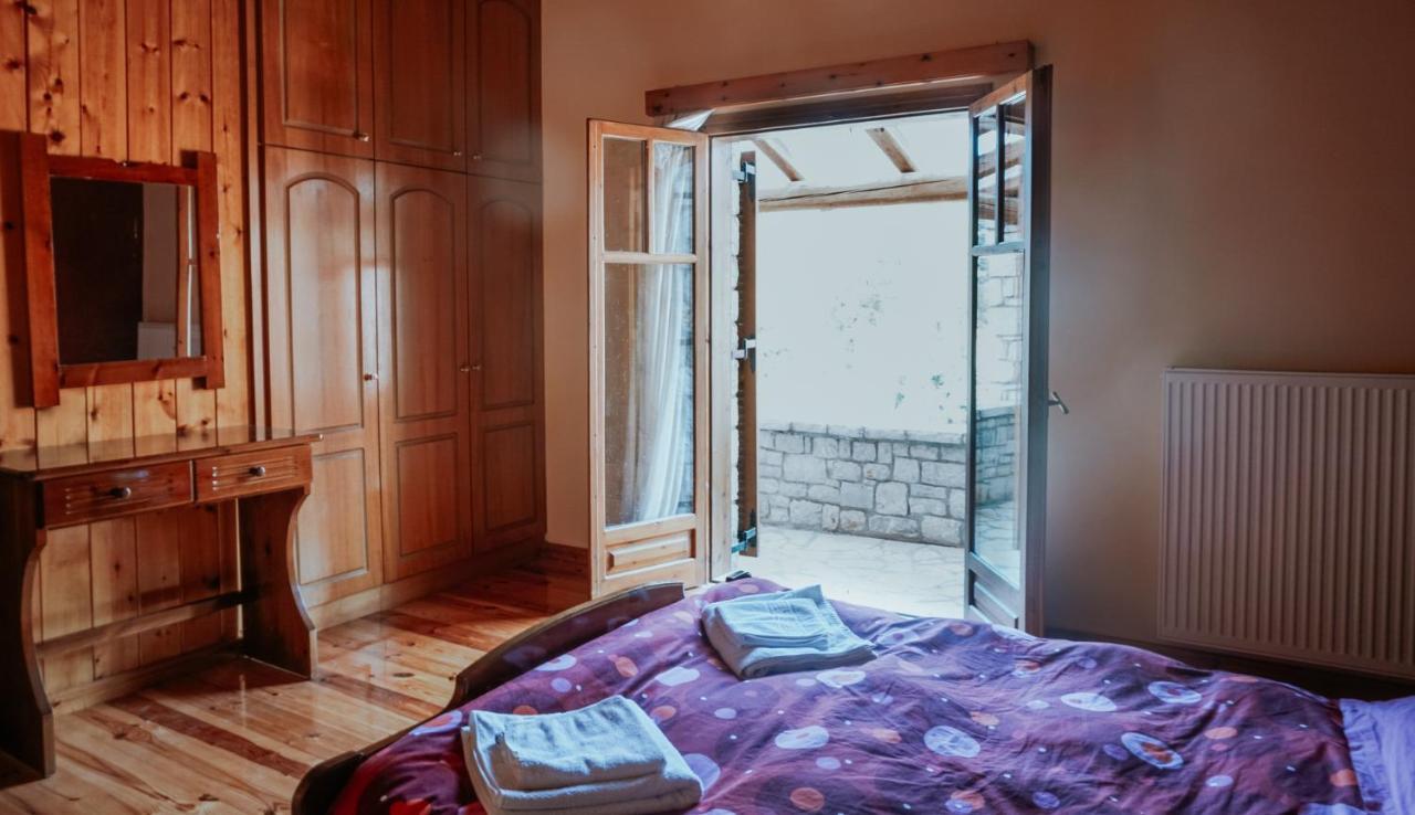 Ferienwohnung Mezonetes Helmos Ano Lousoi Exterior foto