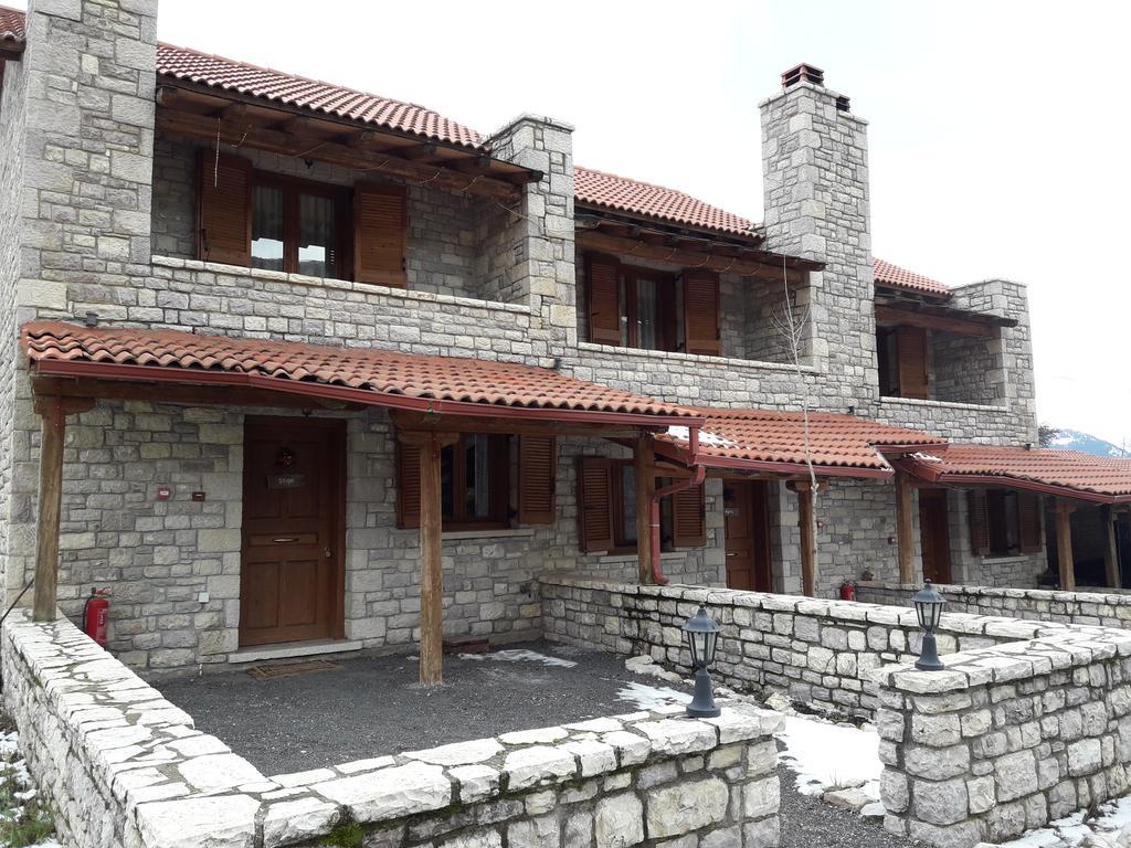 Ferienwohnung Mezonetes Helmos Ano Lousoi Exterior foto
