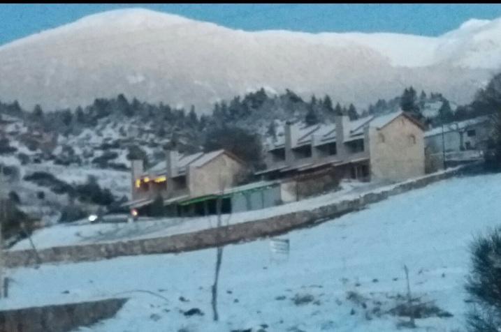 Ferienwohnung Mezonetes Helmos Ano Lousoi Exterior foto